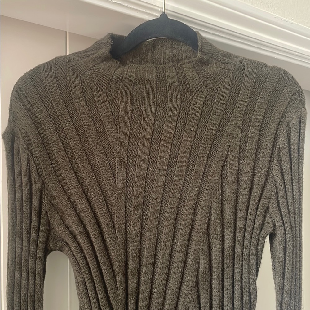 Women’s Ribbed Green Sweater - Picture 3 of 8